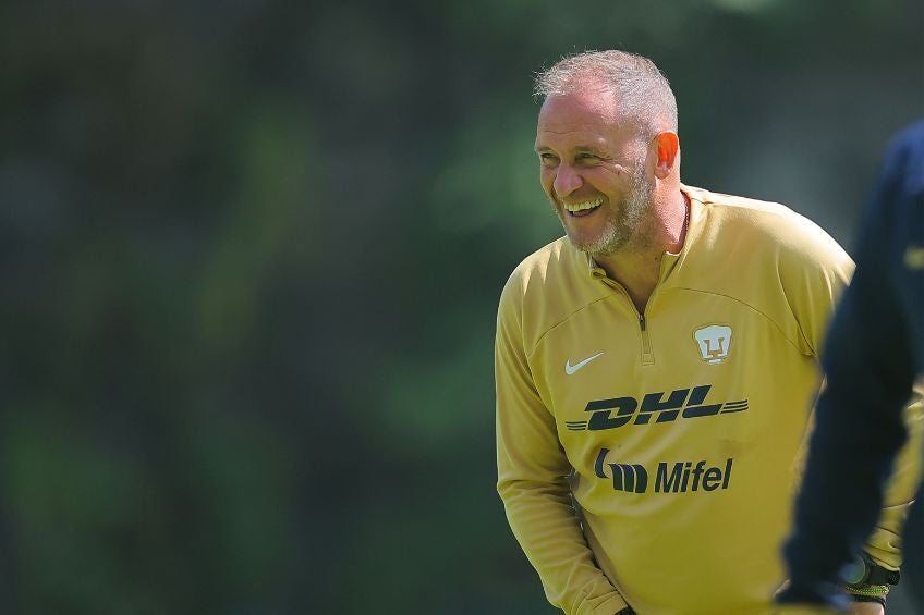 Andrés Lillini entrenando a Pumas