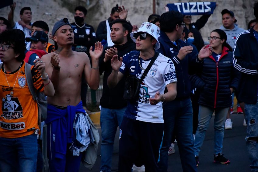 Aficionados de Pachuca previo a un partido