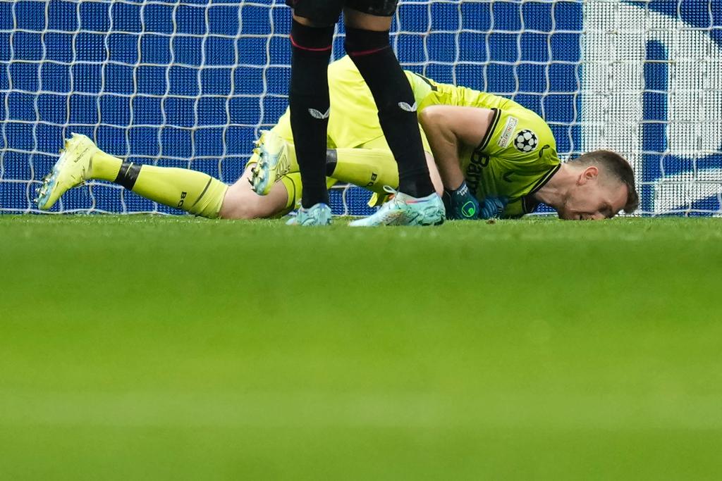 Hradecky en el partido ante el Atleti 