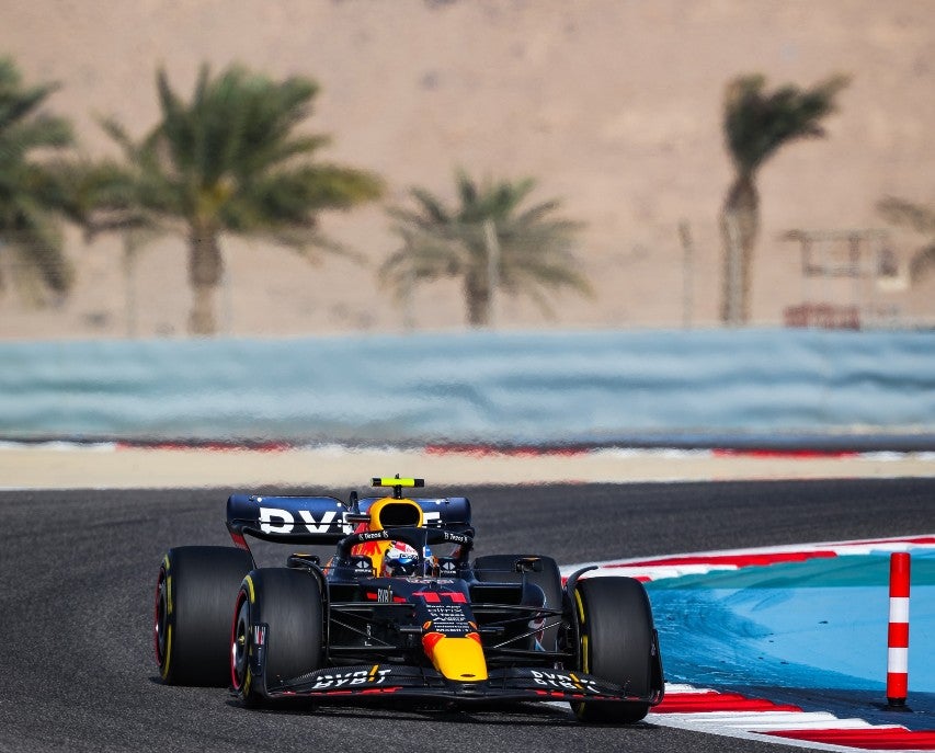 Checo Pérez no terminó la carrera en Bahréin 