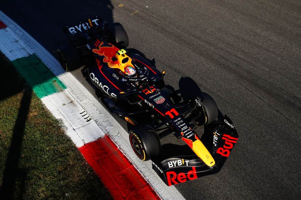 Checo Pérez corriendo en Monza