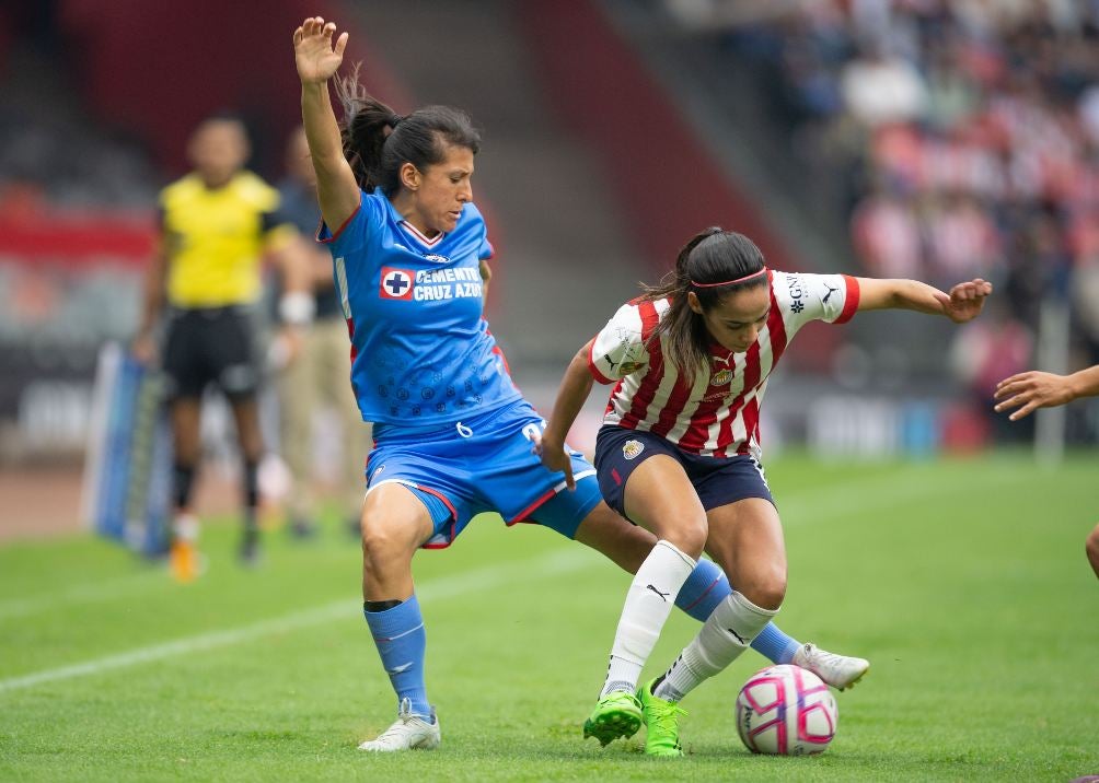 Cruz Azul le complicó el partido a Chivas