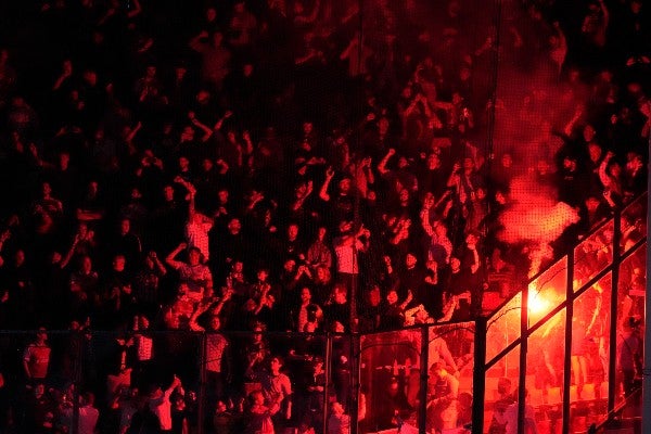 Aficionados del PSV durante partido contra Arsenal en Europa League