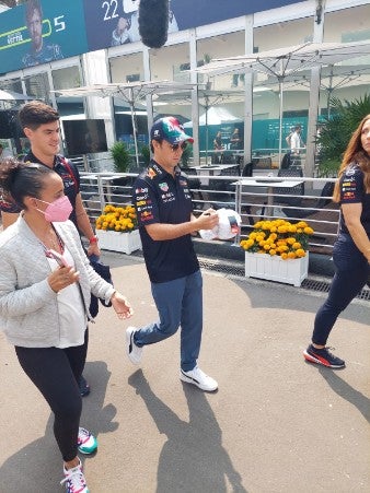 Checo Pérez se dijo contento por la extensión