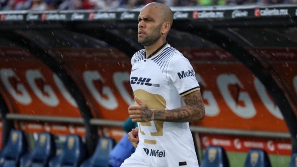 Dani Alves con Pumas