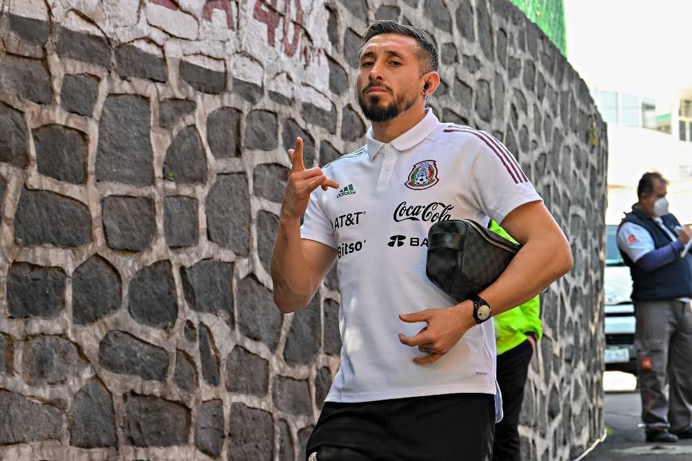 Héctor Herrera concentrado con el Tri