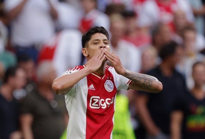 Edson Álvarez celebra con el Ajax