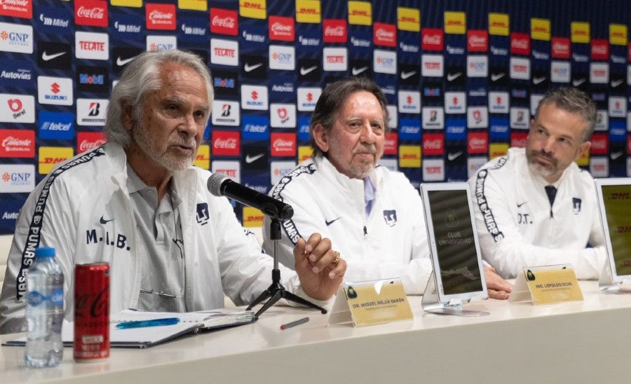 Miguel Mejía Barón, Leopoldo Silva y Rafael Puente Jr. en conferencia