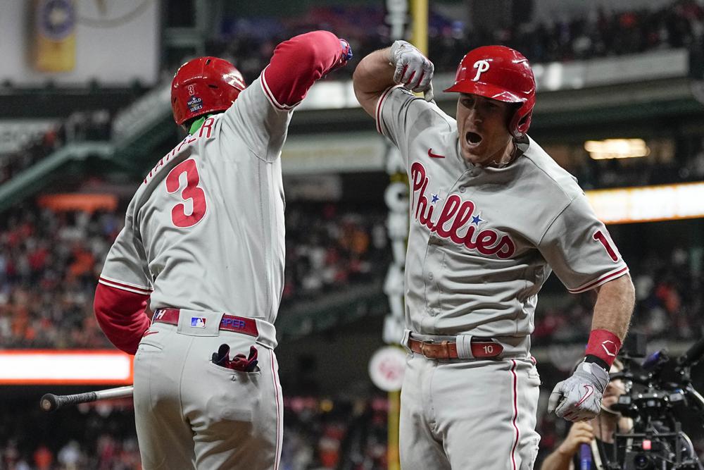 Jugadores de los Phillies celebran triun en Juego Uno