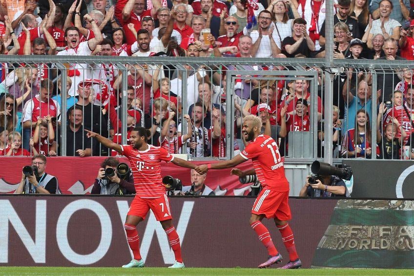 Serge Gnabry festejando un gol