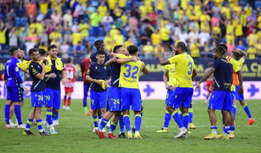 Jugadores del Cádiz celebran triunfo