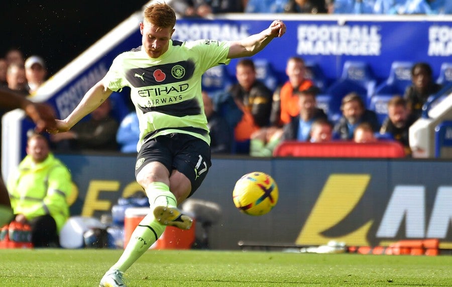 De Bruyne en el cobro de tiro libre