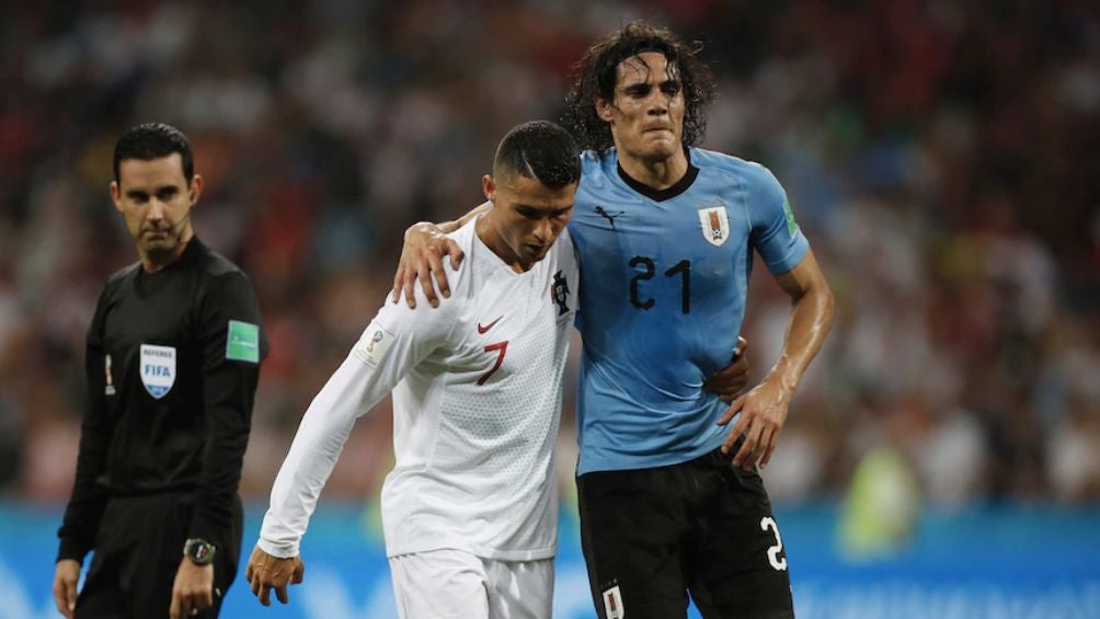 Cristiano ayuda a Cavani tras lesionarse en Rusia 2018