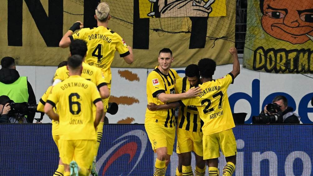 Jugadores del Dortmund en festejo de gol