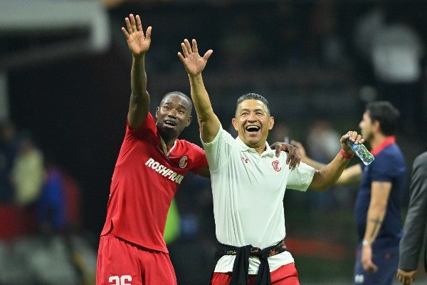 Nacho Ambriz celebra con Toluca