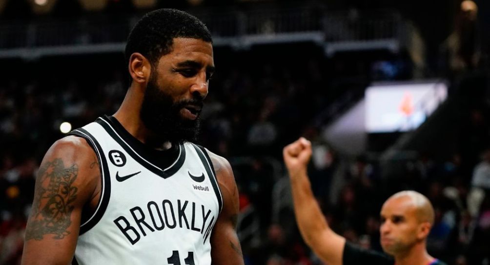 Kyrie Irving durante un partido de los Nets