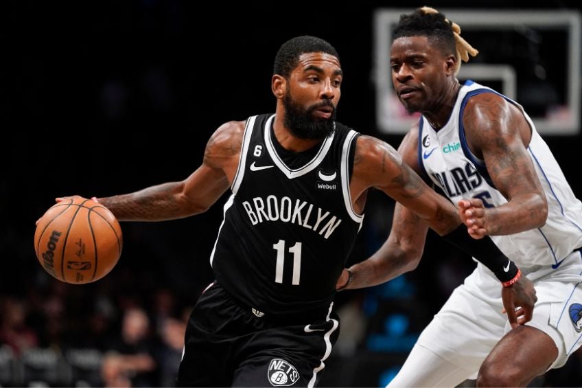 Kyrie Irving durante un partido de los Nets