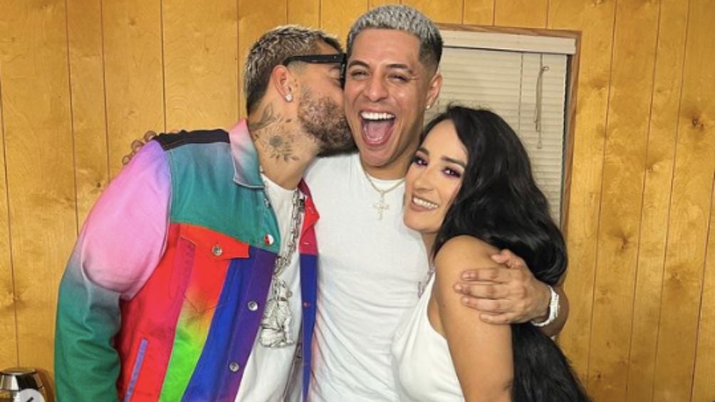 Eduin Caz, su mujer y Maluma