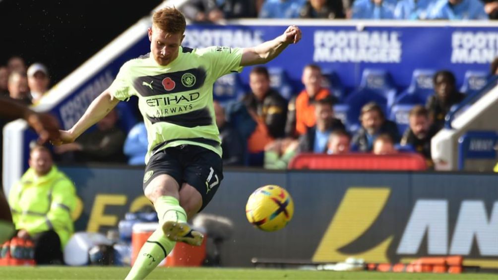 De Bruyne jugando con el City 