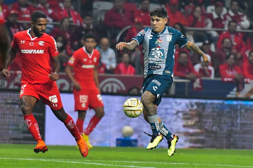 Chofis López durante un partido de Pachuca