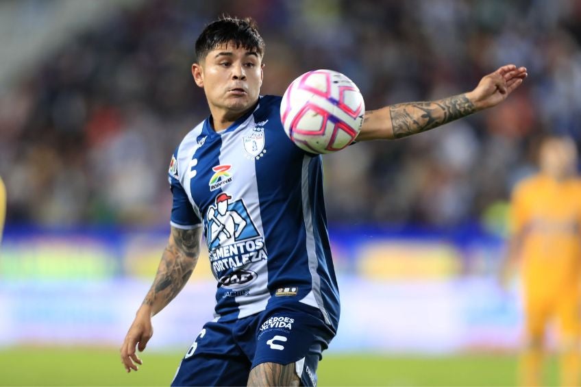 Chofis López durante un partido de Pachuca