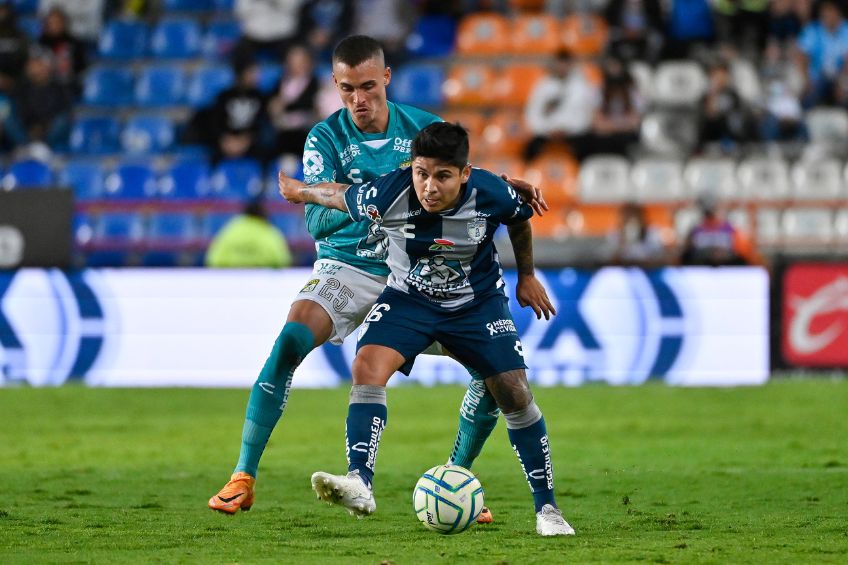 Chofis López durante un partido de Pachuca