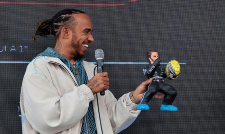 Lewis Hamilton recibió su propia piñata