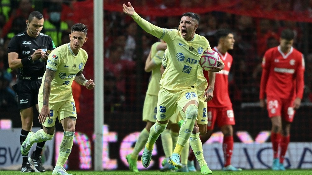 Emilio Lara en festejo en las Semifinales