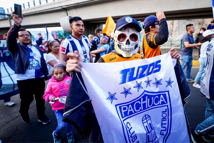 Aficionados de Pachuca previo a un partido