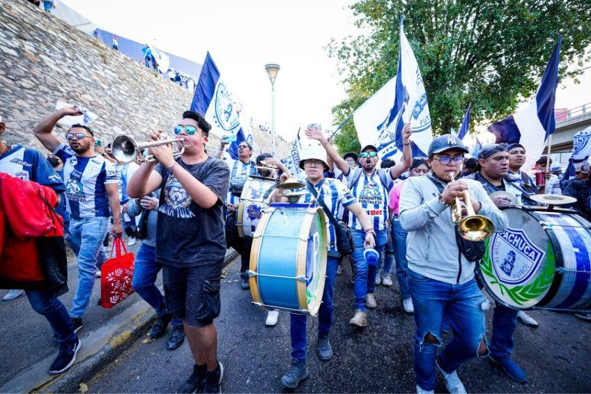 Aficionados de Pachuca previo a un partido