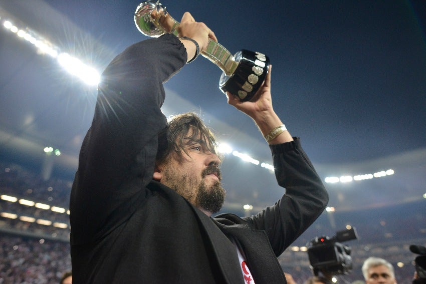 Amaury Vergara celebrando el título de Chivas Femenil