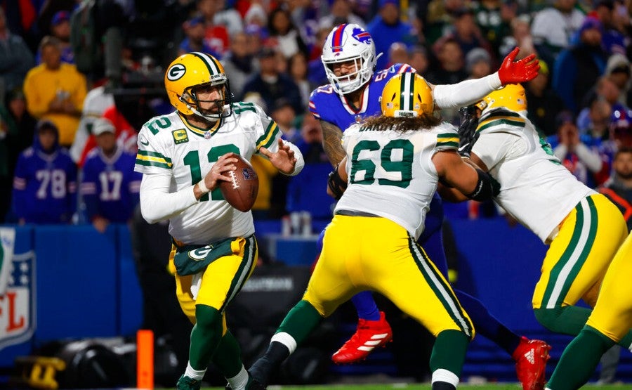 Aaron Rodgers sufrió la presión de la defensiva todo el juego