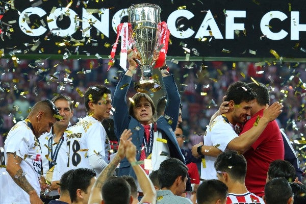 Matías Almeyda en festejo por campeonato 