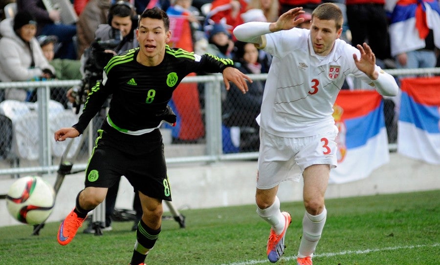 Chucky Lozano ante el serbio Nemanja Antonov