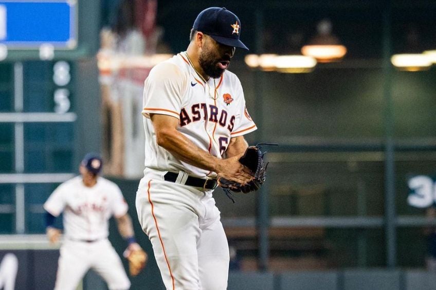 José Urquidy durante un juego de los Astros