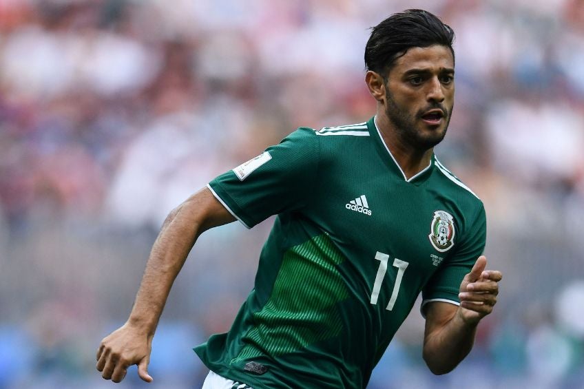 Carlos Vela durante un partido de la Selección Mexicana