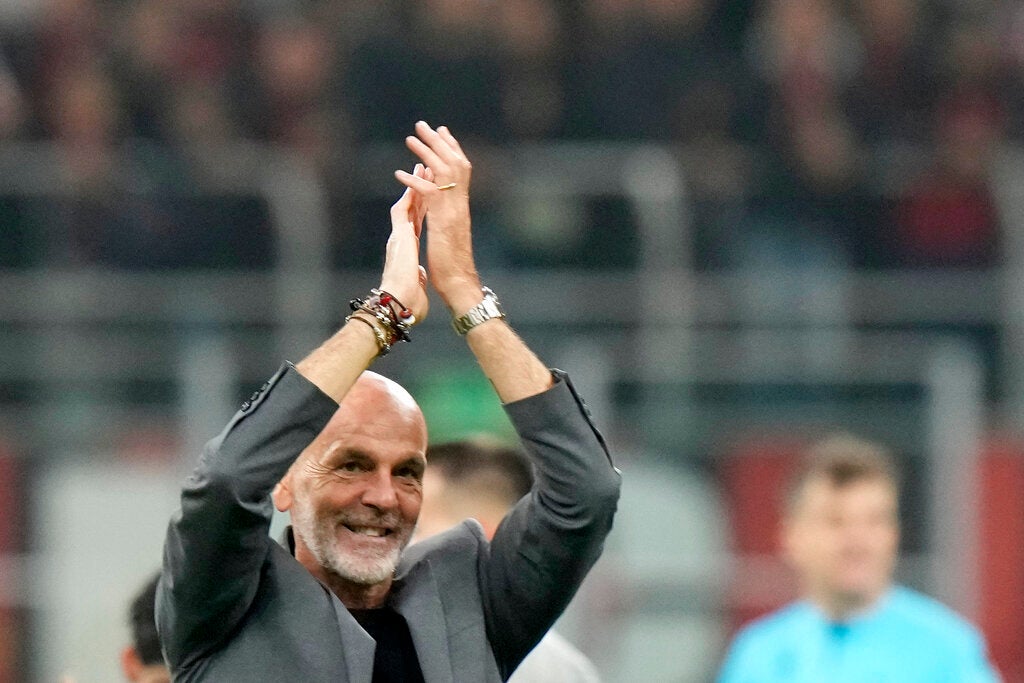 Pioli festeja la victoria del Milan 4-0 sobre Salzburgo