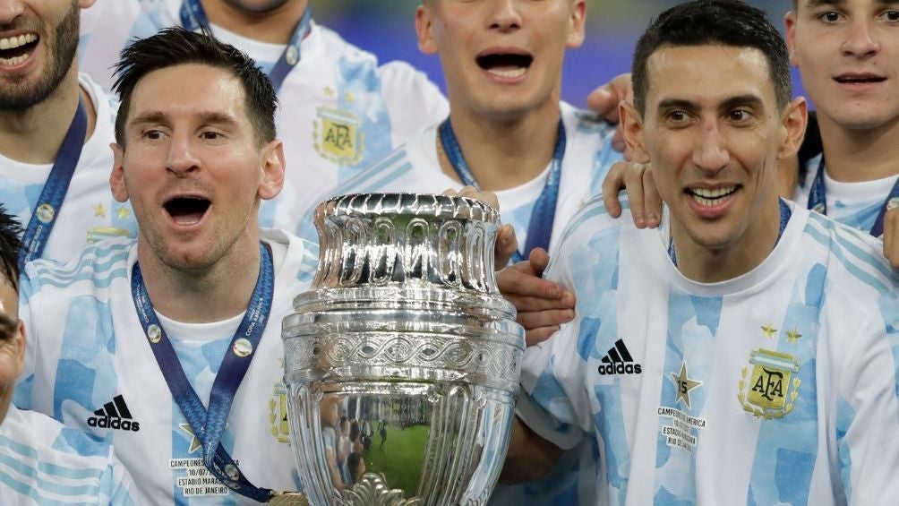 Messi festejó con Di María