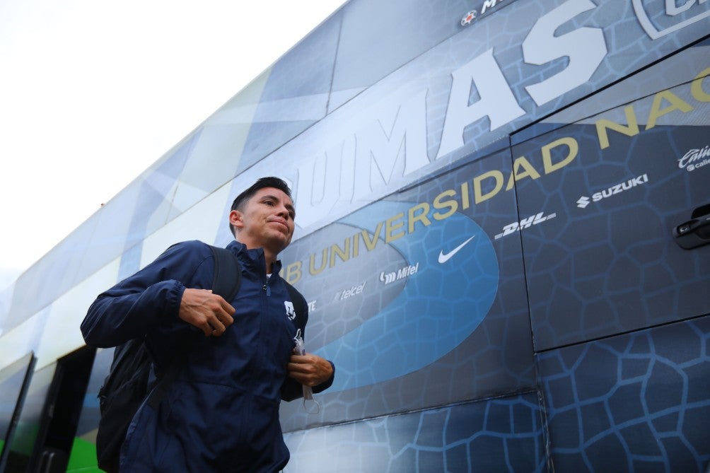 Efraín Velarde previo a un partido de Pumas