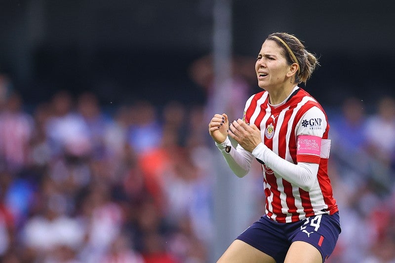 Alicia Cervantes en festejo de gol