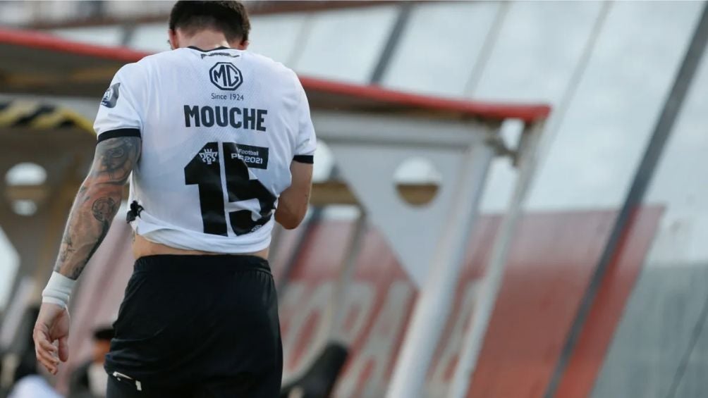 Mouche jugando para Colo-Colo