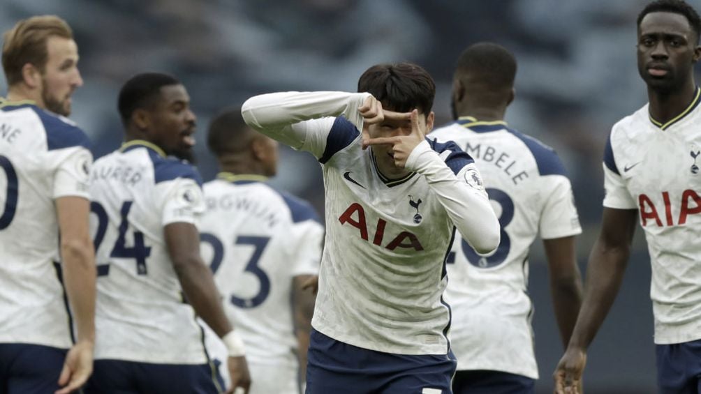 Heung Min Son celebra con el Tottenham