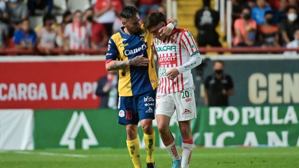 Sambueza en un duelo ante Necaxa