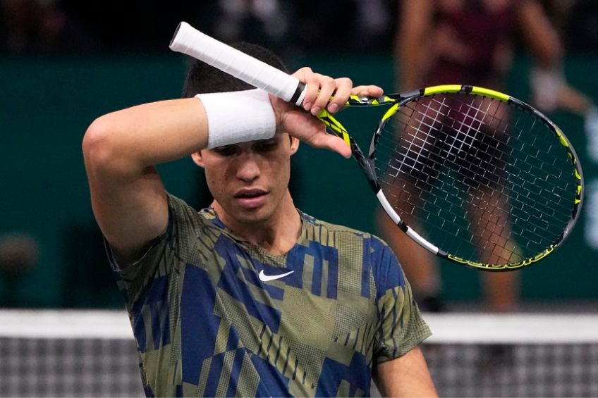 Carlos Alcaraz en un partido de tenis