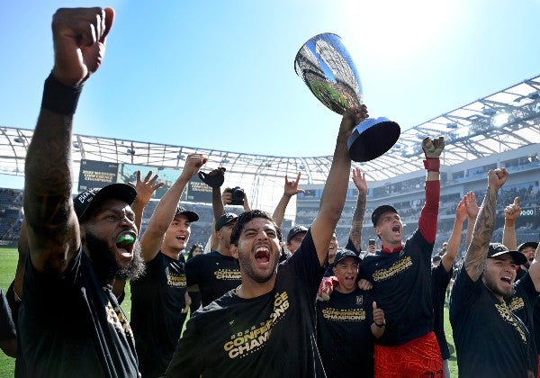 Carlos Vela celebra con LAFC