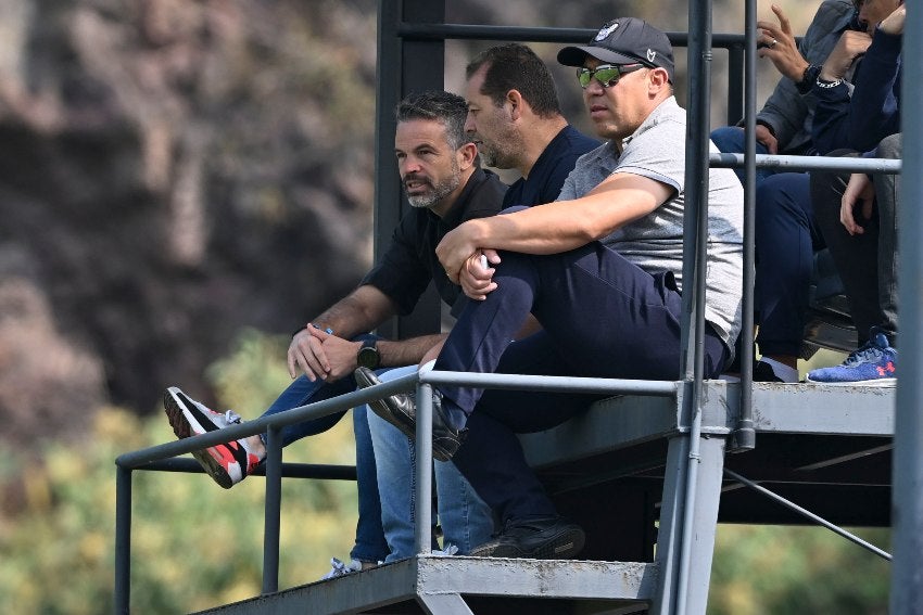 Rafa Puente viendo a los canteranos