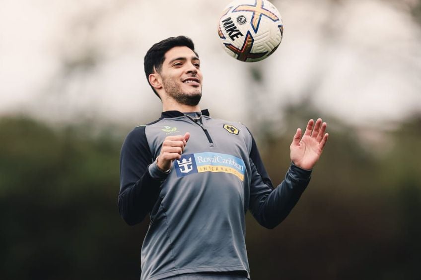 Raúl Jiménez entrenando con el Wolverhampton