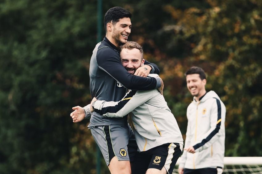 Raúl Jiménez entrenando con el Wolverhampton