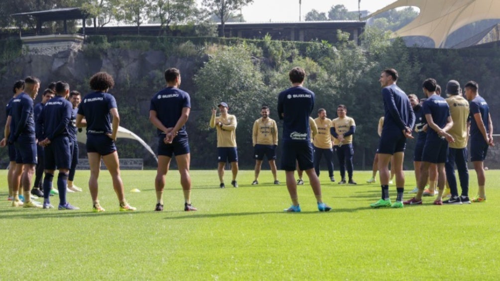 Rafa Puente en su primer entrenamiento con Pumas