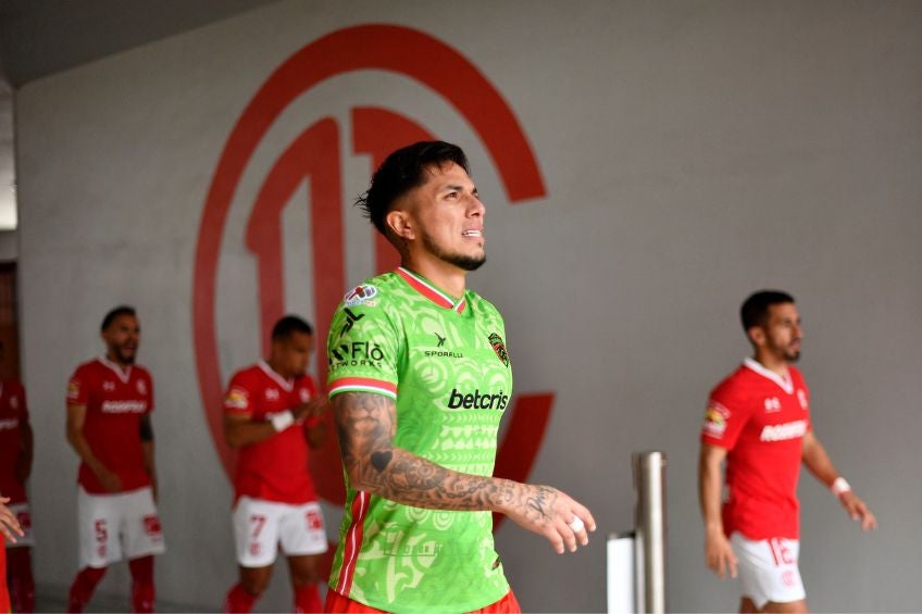 Carlos Salcedo previo a un partido de Bravos